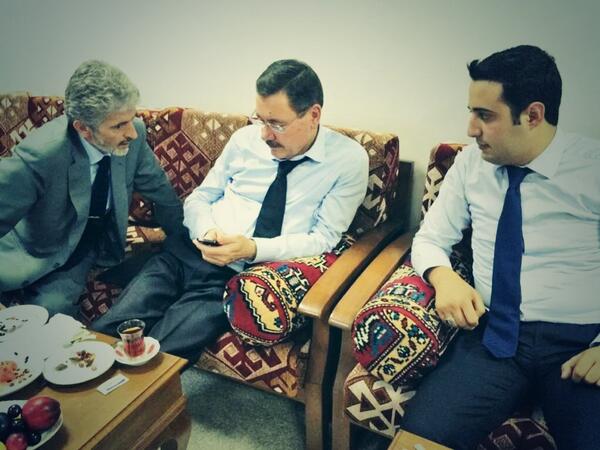 İftar sonrası B.Bld Bsk <a href="/06melihgokcek/">İbrahim Melih Gökçek</a>, Sincan Bld Bşk <a href="/mustafatuna0606/">Prof. Dr. Mustafa Tuna</a> ve Gençlik Kol. Bşk <a href="/mahmutcavga/">Mahmut Cavga</a> istişare'de.