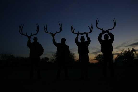 MyHuntingRoom's tweet photo. @_Kendalljones_  #SupportKendall

Arizona Strip bucks---Good times with good friends. http://t.co/nr5KwLKmbt