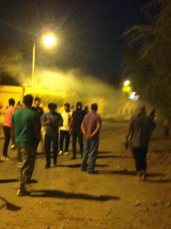 Alwillaya's tweet image. الشباب الثوري الغيور ما زال مرابط في ساحات النزال ضمن فعالية #حق_تقرير_المصير16 في بلدة #كرانة #البحرين