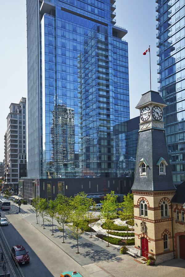 FSToronto's tweet image. It's a beautiful day for a @BloorYorkville stroll! #Toronto #Yorkville #Summer
