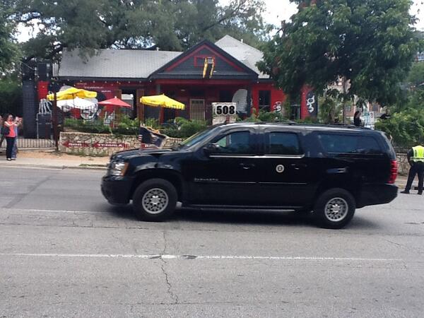 508TequilaBar's tweet photo. #POTUS sighting outside of @PelonsAustin &amp; @508TequilaBar! #WeSeeYouObama #ATXMexNextTime http://t.co/Ym89NeTrFd
