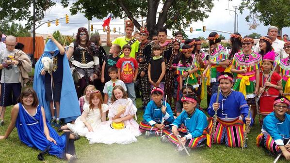 A group from Tiawan asked me to be in their photos at <a href="/UTRenFaire/">UMRF</a> :) They were nice!