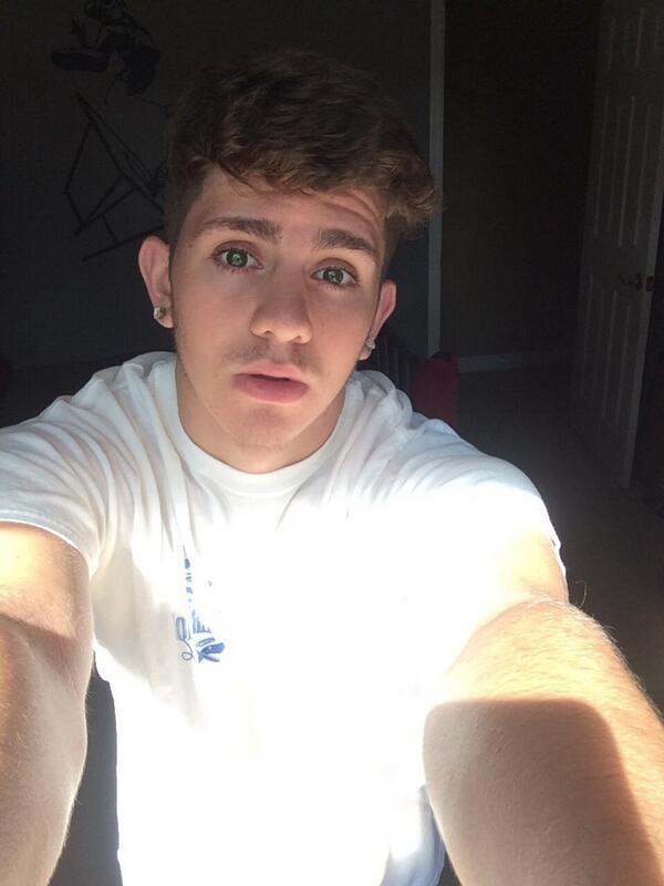 ToBeOne_PR's tweet image. “@MadisonToBeOne: can you see now? are you senile? http://t.co/falcWrK8Io”