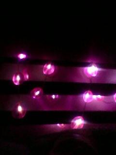 HannahPardey's tweet photo. #bedlights #prettinpink #fairylights <3 http://t.co/p7qOpfoNsJ