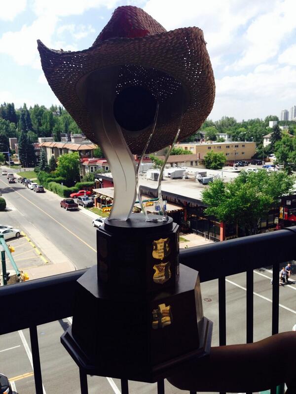 ethel_cw's tweet photo. Chillin rooftop, ready for @ShaniaTwain tonight #letsgogirls #CalgaryStampede http://t.co/ySEBosfcfh