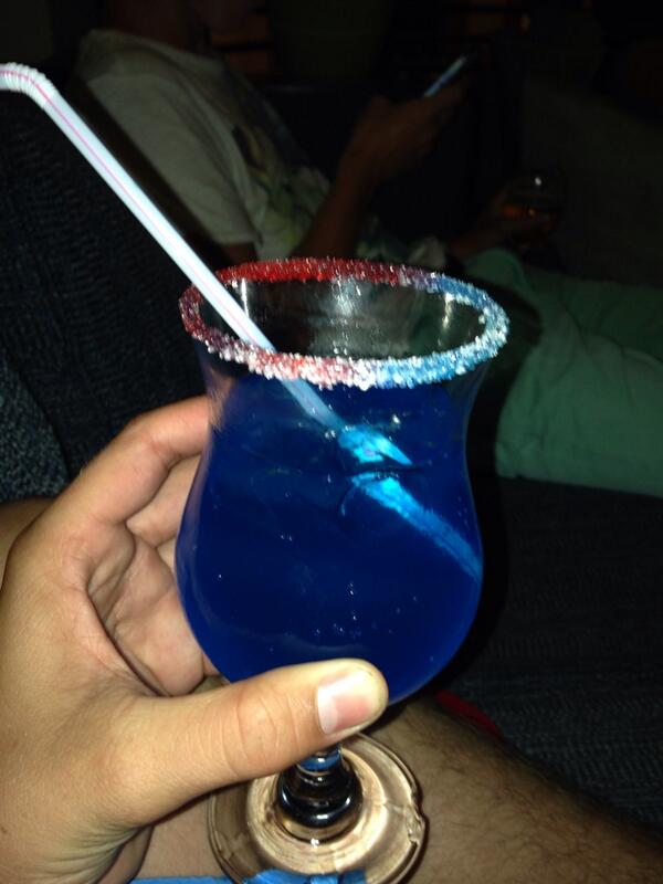 Larsdebacker's tweet photo. Blue lagoooon 🍸👍🌞🌴🏊 http://t.co/z5Q1oecpvE