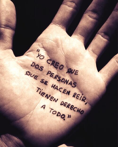 sipuedessigueme's tweet photo. "Yo creo que dos personas que se hacen reir, tienen derecho a todo." http://t.co/GWKZwJTt37