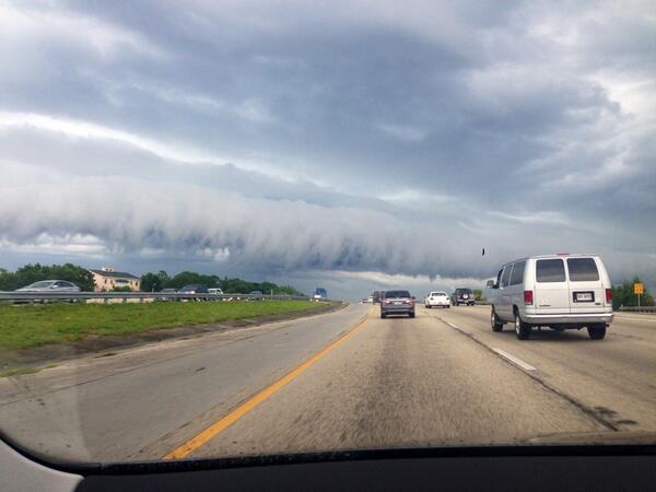 McDGmai's tweet image. Really weird cloud formation looks like a horizontal funnel cloud. #WESH2Storms