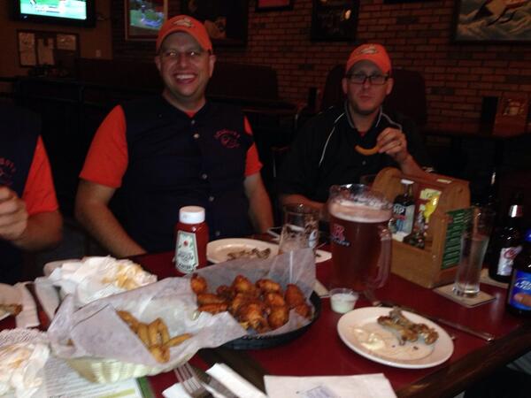 bojangles1515's tweet photo. Wings. Onion rings. Beer. #justmissingbutler @sparrowvet http://t.co/u1VIUakpNQ