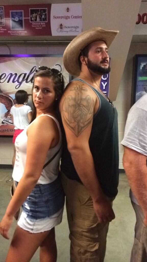 brieannaxox's tweet photo. Section FL1 sec HH seat 11,12,13 #jakeowen http://t.co/UQ18ms8xwN