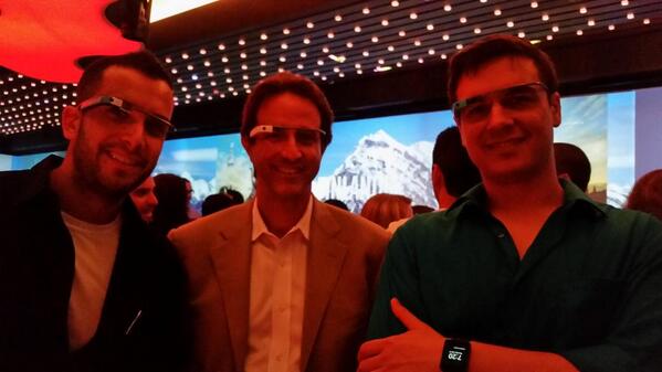 TheDiMassa's tweet photo. @Claudia53882341 #SMWmiami @geilt @MiamiLawrence telling more people about @GlassExperience and @VPoltrack designs! http://t.co/6zq1ZllSJc