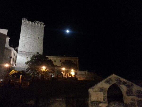 pa_chele's tweet photo. @ValentinaFavrin @ScComUnica grazie per la piacevole serata @insopportabile  @InvasioniDigita che idea geniale #NBTW! http://t.co/pDa5X9Vear