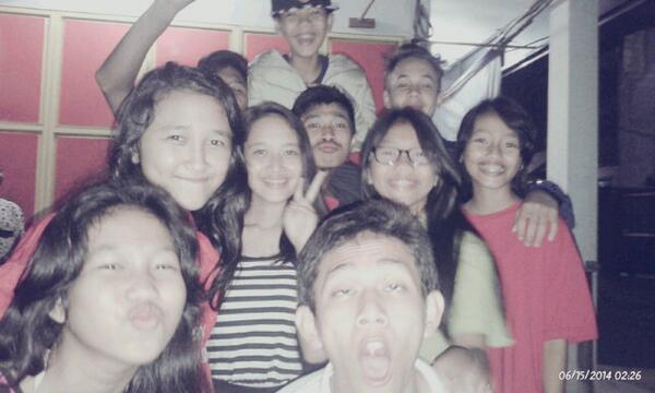Anak awe foto bareng fariscil sebelum otw lombok fariscilnya;"){}♥