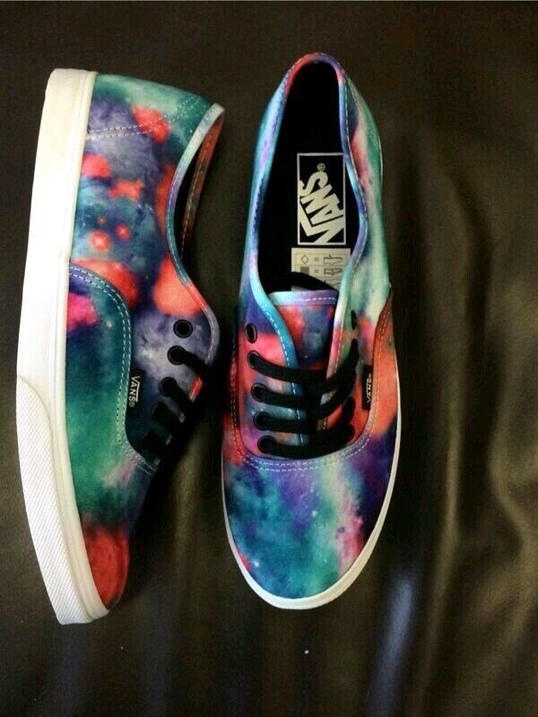 RopaExplicita's tweet image. Vans Galaxy.