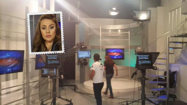 MarisolDoratt's tweet photo. El equipo de @teledos_tcs , listo para llevarles 60 minutos de completa información. Gracias por su sintonía. http://t.co/TldhEfbXL9