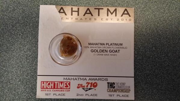 VdabsVape's tweet photo. And some more tasty treats.
 #dabs #budder #shatter #bho #wax #stonerlove http://t.co/s3kMxfHMX1