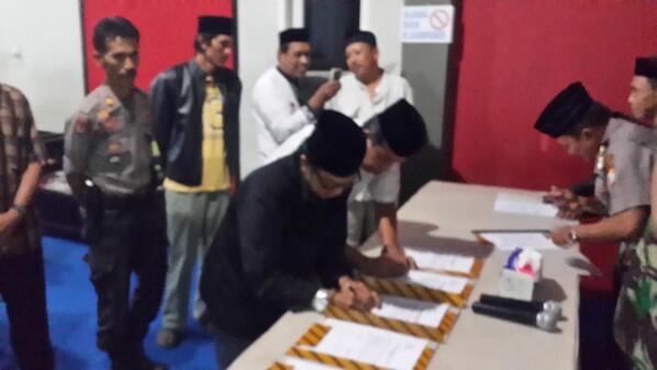PolresSoppeng's tweet photo. koordmuspida Kpu Panwas ressoppeng dan wakil2team suksescapres,spakat utktdk melakukangiat2 ygdpt mgganggu kamtibmas. http://t.co/wtpwJbKFcq