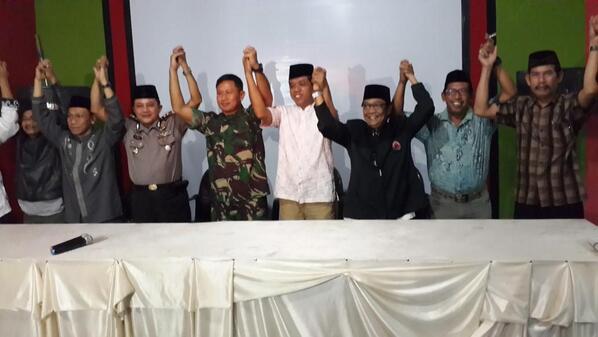 PolresSoppeng's tweet photo. koordmuspida Kpu Panwas ressoppeng dan wakil2team suksescapres,spakat utktdk melakukangiat2 ygdpt mgganggu kamtibmas. http://t.co/wtpwJbKFcq