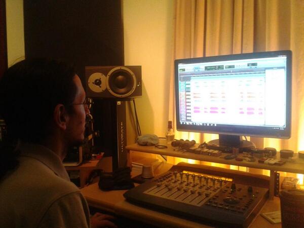 WirelessBlue's tweet image. Late weekday mixing @ C-Martin Recordings. It's just like having two jobs! #progressiverock #swing #jazz #mixing