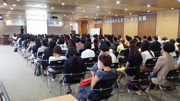 성남시 아동보육과에서는 아동시설 종사자들에게 안전교육 및 아동학대예방
교육을 실시하고 있습니다