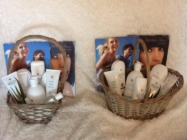 HancoxKate's tweet image. Is looking forward to meeting 2 more lovely ladies with my sample baskets &amp;amp; a 3rd this PM to help her acne! :-)