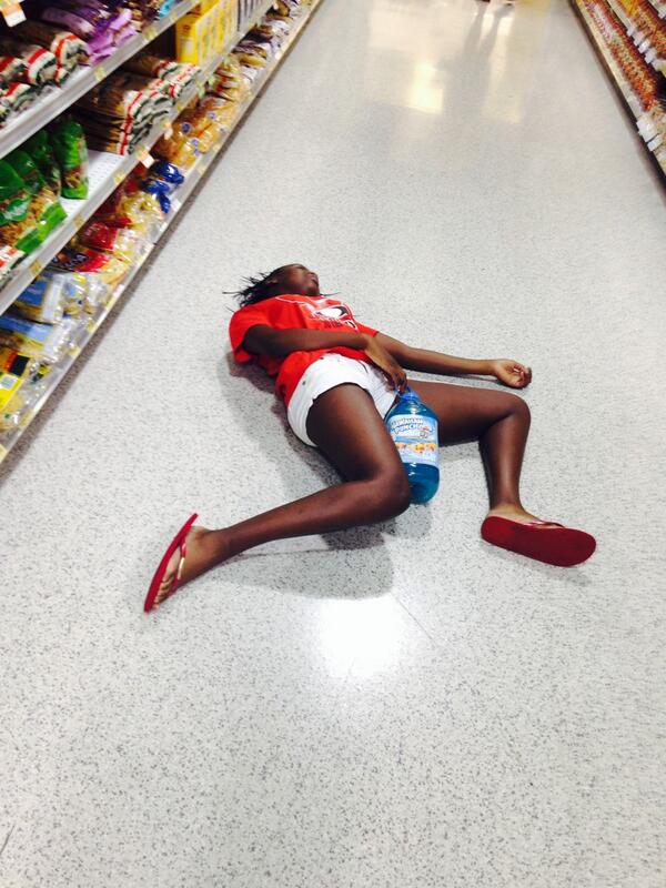 TheRealFatMa_'s tweet photo. BISHH NOOOO 😂😂😂😴 IMM DEAAADDDD http://t.co/3QvJsFyQ1w
