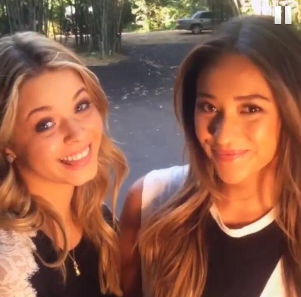 daniellesgrave's tweet image. 💕 #EmisonEquality