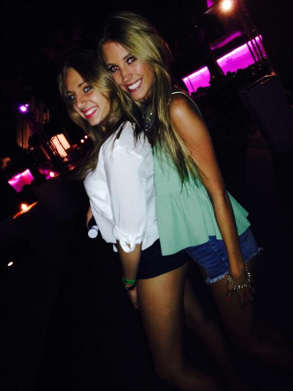 Lina_ps19's tweet photo. Con mi rubia bonita!!! @Ainara333 http://t.co/478eaqfGa7
