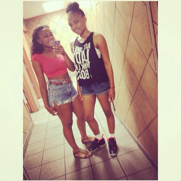 deevieraaaa's tweet photo. “@dxrla: Quote with with a picture of you and your sibling🙇” http://t.co/qIkoeFLocF