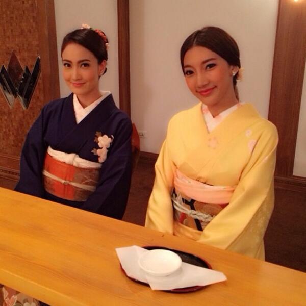 taewntp_both's tweet photo. ig: beery_thunnicha 2เพื่อนสาวที่น่ารัก #รอยรักหักเหลี่ยมตะวัน @ taewaew_natapohn @ jessjiga http://t.co/qPUyRdPQkP