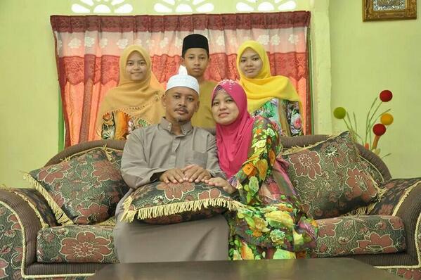 AnakZambri's tweet photo. 2 minggu bagaikan 2 tahun . ta sabar na balik jumpa dowg . sedih bak hang . http://t.co/rOq1J4gNrL
