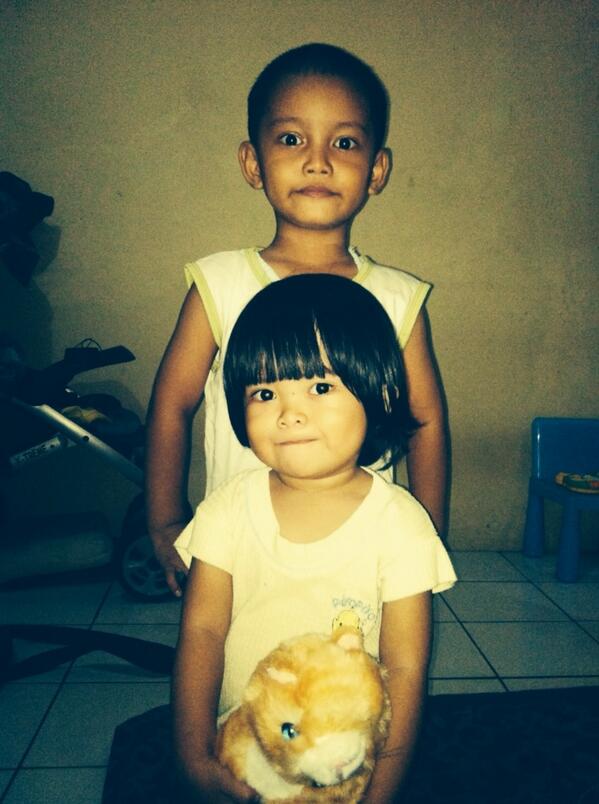 agreeonly's tweet photo. Disuruh action malah melotot....? http://t.co/nyKwv8kFbz