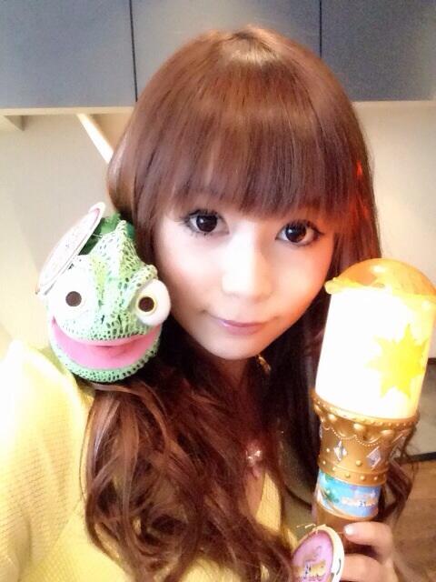 しぶとい中川翔子 きゃわすぎる ディズニーオンアイス限定のラプンツェルグッズが全てなにもかもカワユス パスカルもいるよ 光るランタンステッキが泣きそうになるくらい素敵 絶対ディズニーオンアイスでゲットしてね Http T Co Bess9sf9hy