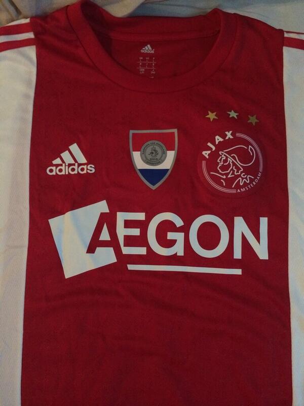 siemdejong's tweet photo. De prijsvraag! Hoe heet de stichting van Luuk en mij? Win mijn #laatstewedstrijdshirt #Ajax #200kvolgers http://t.co/eSJWi4uA0p