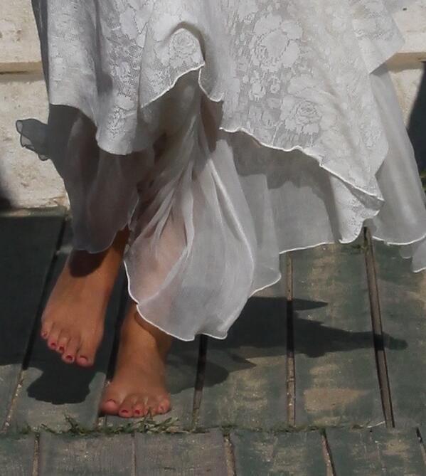 wantgirlsfeet's tweet photo. A girls pretty #feet and long cute #toes. #FootFetish #GirlsFeet #CuteFeet #FineFeet #PrettyFeet #SexyFeet #LongToes http://t.co/VrhcLMz0TC