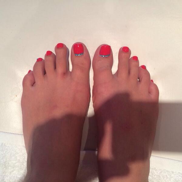 tofiefootmodels's tweet photo. Asked a mate to send me a pic of her feet but says NO but she'll show me her varnish. hmmm that's your feet love!!! http://t.co/csQGUFzLbL
