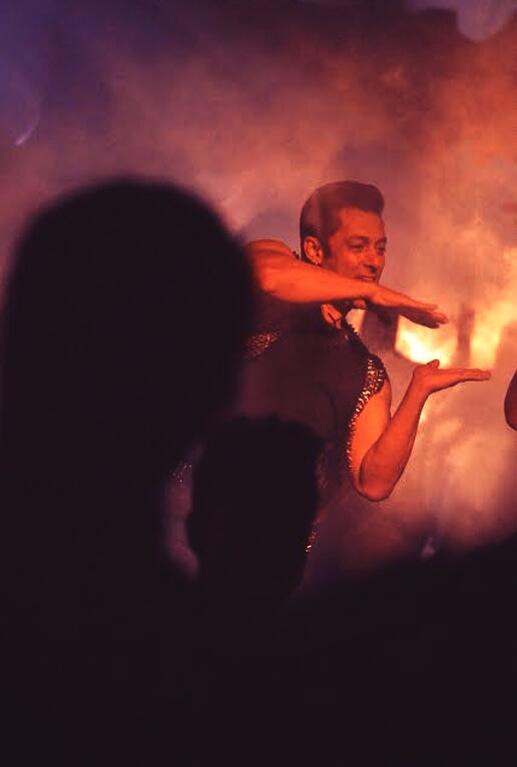 SalluLicious's tweet photo. XTREMELY Excited??Oh Yeah! DEVIL (@BeingSalmanKhan) is coming 2 meet us tonite in just few hours😍 #FindTheDevil #KICK http://t.co/KrBW54rjsp