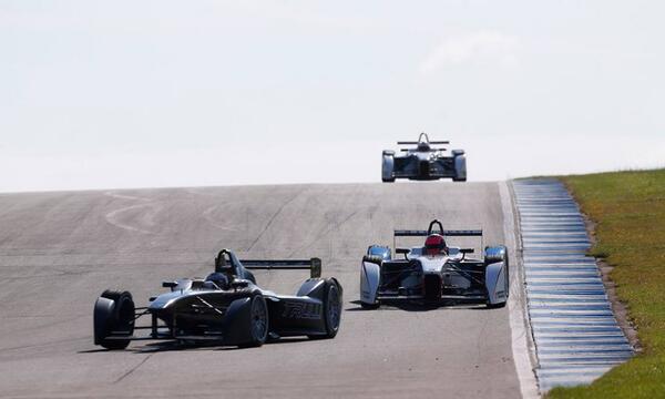 Greenstartit's tweet image. #FF per il team e piloti italiani in #FormulaE @TrulliGP @MichelaCerruti (picture from @TotalFormulaE )