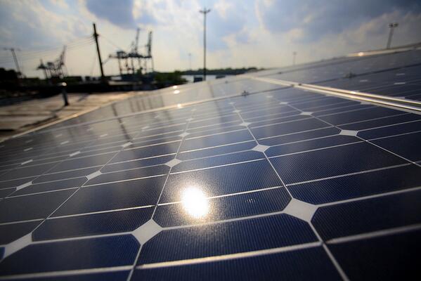 ClimateGroup's tweet photo. Tech giant Apple set to build new 17.5MW US #solarfarm: http://t.co/JpG7AdN0bB  #CleanRevolution http://t.co/d1tmmxNRKK