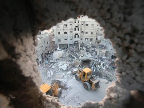 ThisIsGaZa's tweet photo. 5 killed and many injured as a four story house completely destroyed by israel and many others damaged this morning. http://t.co/twXXBDgzV5
