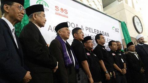 ACTforHumanity's tweet photo. Ulama Nasional Dukung ACT Kirim Bantuan Kemanusiaan Palestina http://t.co/DaAtS3GaXg #SOSPalestine http://t.co/KELZc0xb8X