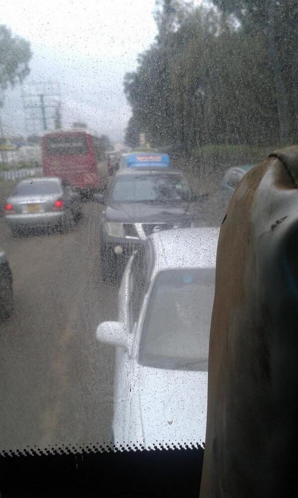Kabogo's tweet photo. #traffic building up on langata rd btwn #bomas and langata sth rd junction. @1350hrs. @Ma3Route http://t.co/JaVFMJ21Lp