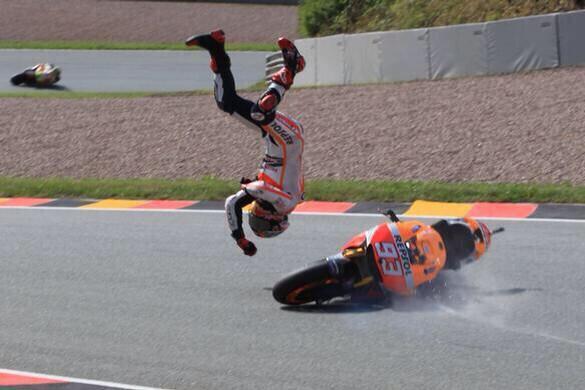 MotoGP's tweet photo. RT @marcmarquez93 Painful crash but ready for FP2! ✊ http://t.co/wZLVRoZ1Uw