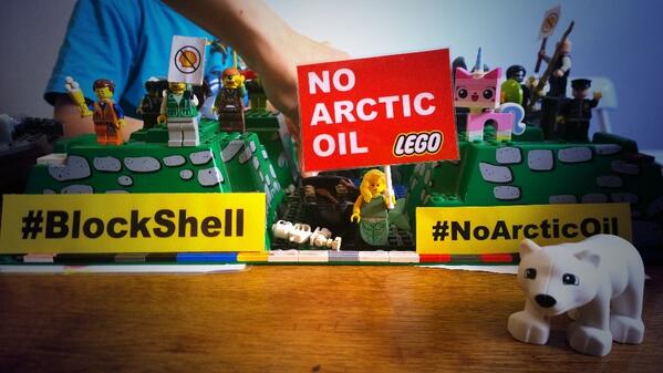 ReinoNordin's tweet image. Jengiä alkaa tulla paikalle. Kohta mielenosoitus voi alkaa! #savethearctic #blockshell #noarcticoil @GreenpeaceSuomi