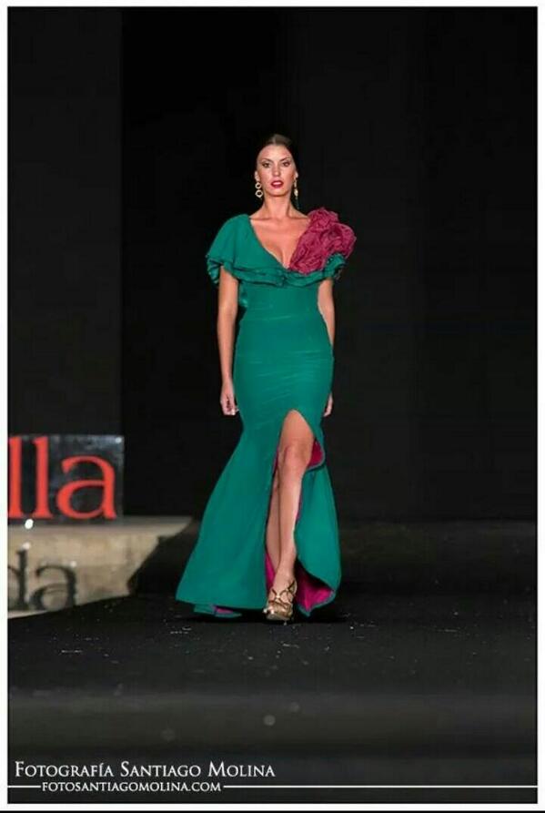 DidiMarti_'s tweet photo. Anoche #plazaamerica #centenario #parquemarialuisa #desfile #sevilla @sevillademoda @irinadejaime @irinaydavid http://t.co/X3l61jQf3p