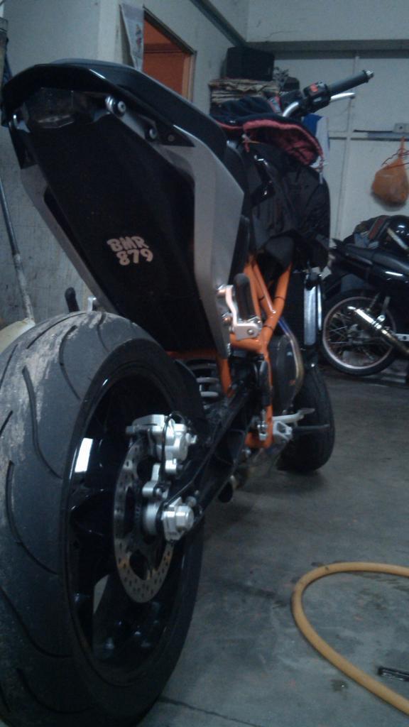 jordanmakdia's tweet photo. Baru lepas ranggi :D #DukeKTM #690 #MenganjingPermaisuri #FirstTime #BanggaPunAda #PergiMampus #JealouslahTu #KauAda http://t.co/NCHsdWwmml