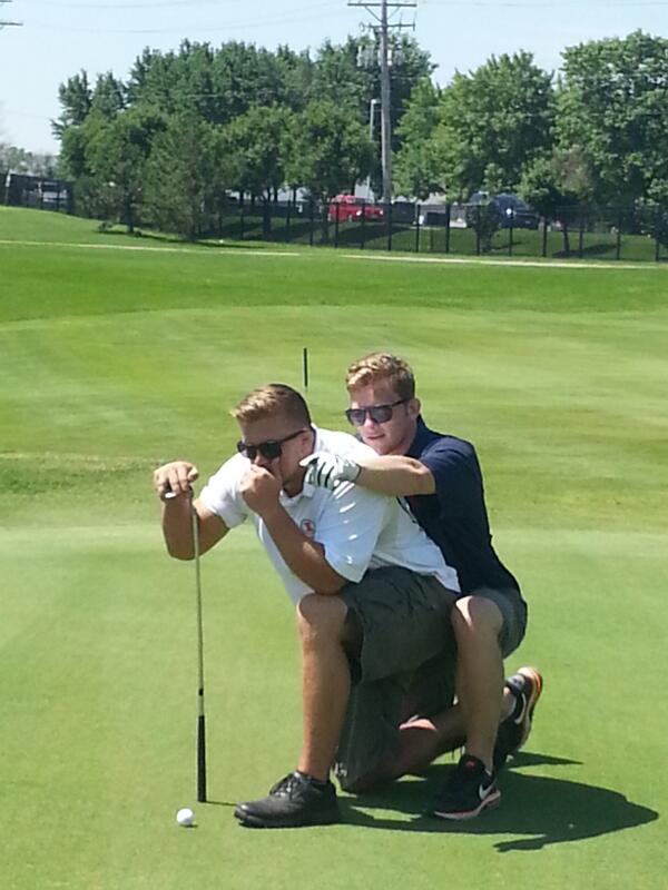 CoachTraz's tweet photo. Well... that's one way to get a read. Great Pre-Wedding round of golf! #weddingday @Coach_Langs @pwalk285 @Illini184 http://t.co/Oypvx2xXP9