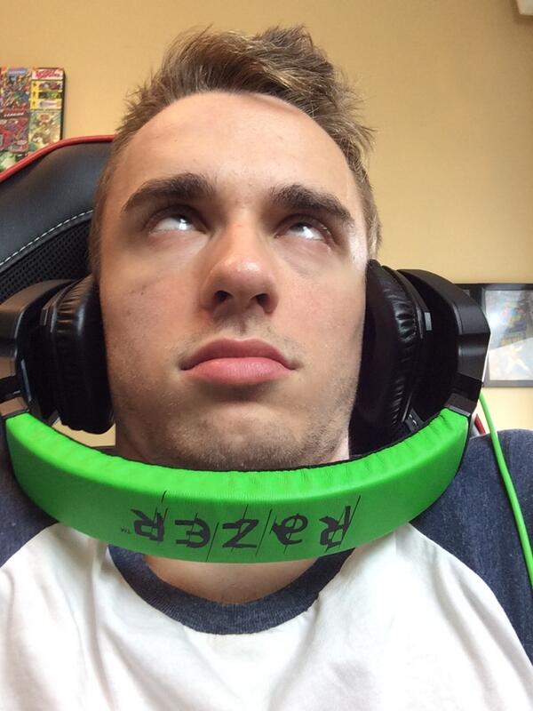 xSqueeZie's tweet image. Étant très fatigué j&apos;ai quand même voulu faire une vidéo : j&apos;ai mal choisis le jeu, je suis comme ça maintenant.