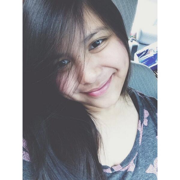 suijaneperez's tweet image. ew eyebags hahaha
