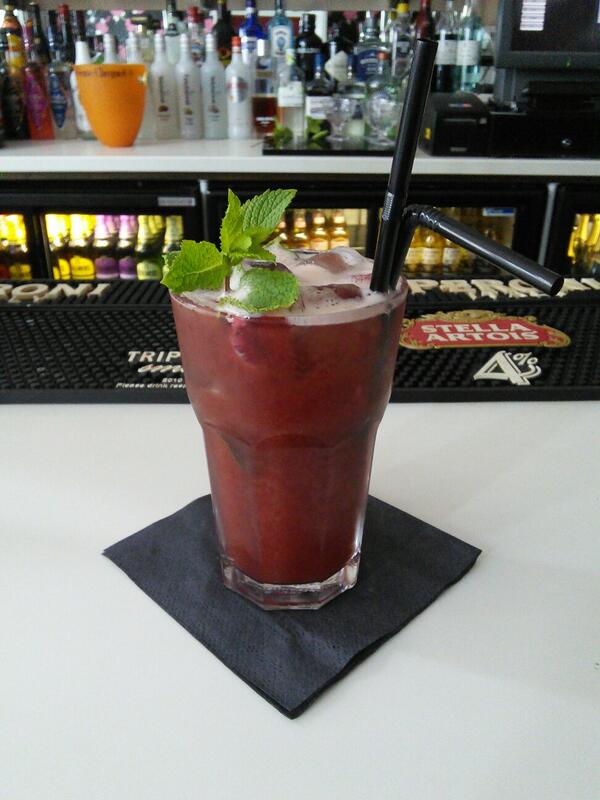StyleBarRugby's tweet photo. Homemade Raspberry Iced Tea anyone?... 😉 More available including Strawberry, Peach, Mango and Passion Fruit! 😁 http://t.co/pM9Q8M8t87